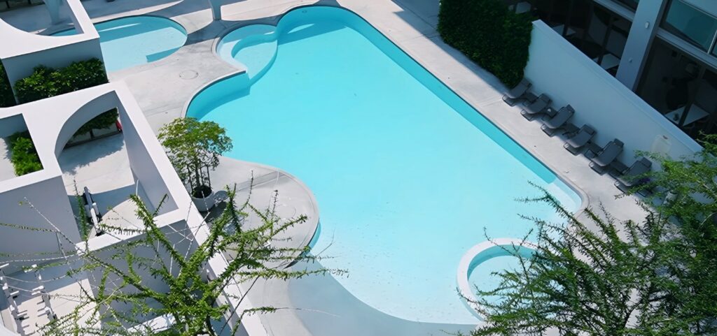 terra nara hotel pattaya 最大特色是泳池